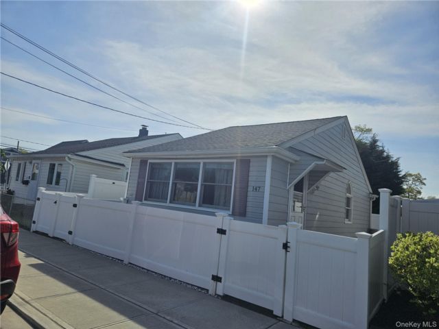  1 BR,  1.00 BTH &nbsp;A-frame style home in East Rockaway