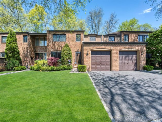  3 BR,  3.00 BTH &nbsp;Condo style home in North Hills