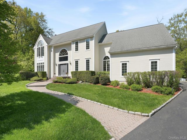  4 BR,  3.00 BTH &nbsp;Colonial style home in Ossining