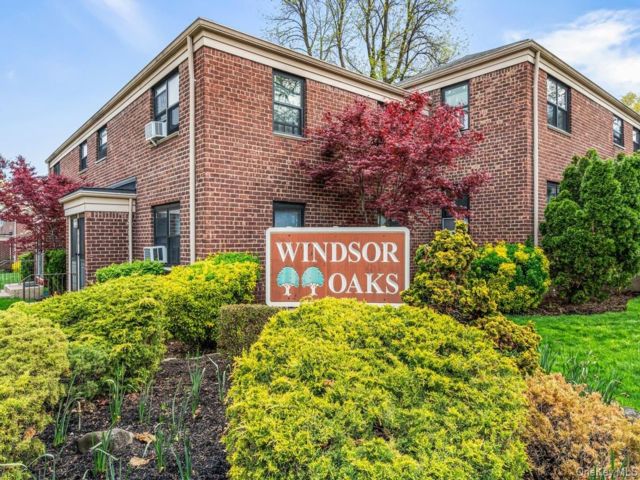  2 BR,  1.00 BTH &nbsp;Garden style home in Bayside