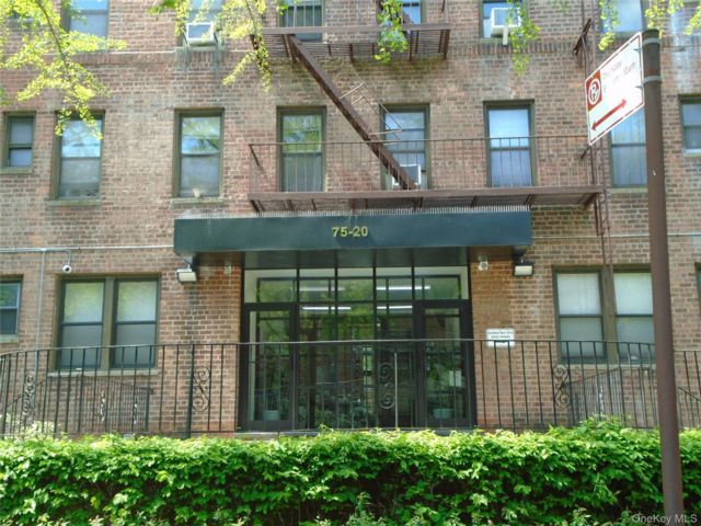 Studio,  1.00 BTH &nbsp;Other style home in Forest Hills