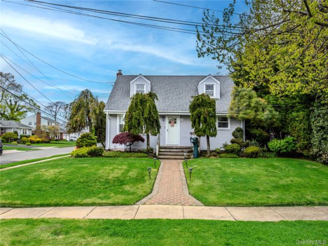  4 BR,  3.00 BTH &nbsp;Cape cod style home in Massapequa