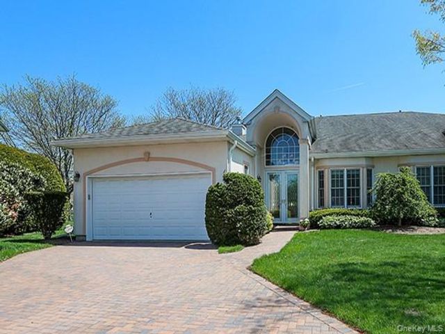  2 BR,  2.00 BTH &nbsp;Condo style home in Melville
