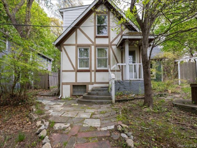  2 BR,  2.00 BTH &nbsp;Cottage style home in Sound Beach