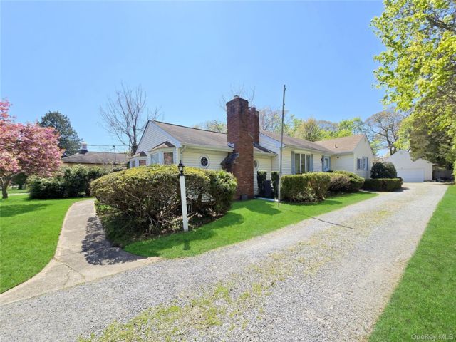  3 BR,  2.00 BTH &nbsp;Exp ranch style home in Bayport