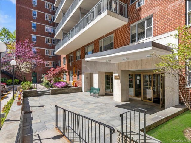  2 BR,  1.00 BTH &nbsp;Other style home in Woodside