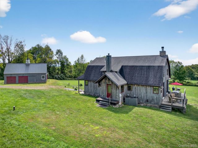  4 BR,  4.00 BTH &nbsp;Barndominium style home in Callicoon
