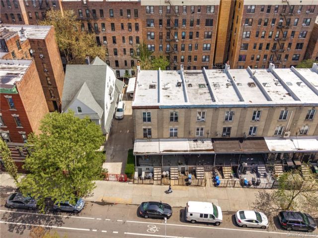  4 BR,  1.00 BTH &nbsp;Contemporary style home in Jerome Avenue