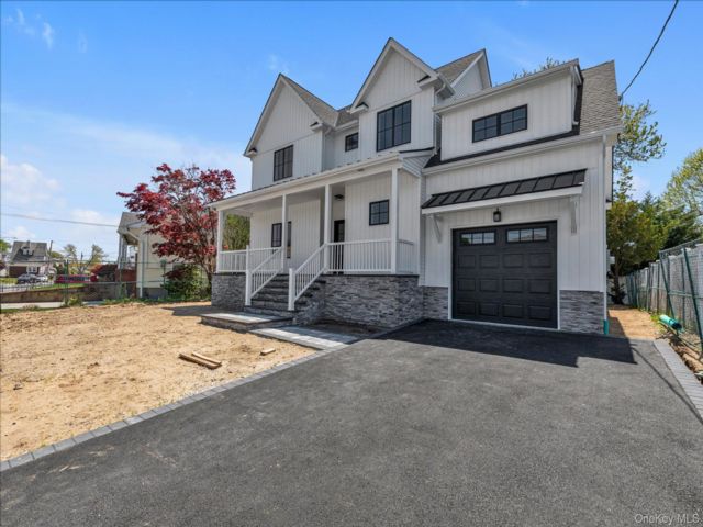  4 BR,  3.00 BTH &nbsp;Colonial style home in East Rockaway