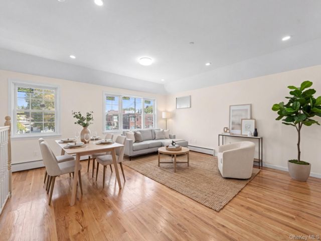  6 BR,  5.00 BTH &nbsp;House style home in Saint Albans