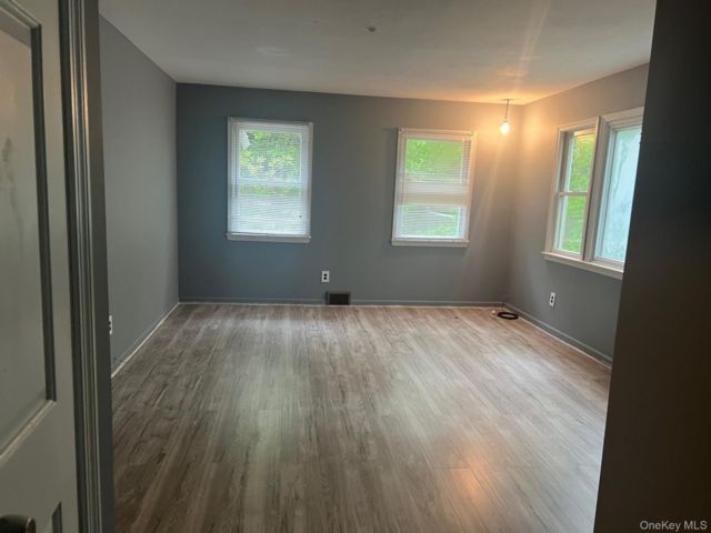  1 BR,  1.00 BTH &nbsp;Colonial style home in Setauket