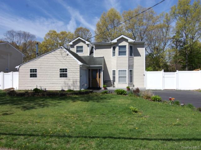  4 BR,  2.00 BTH &nbsp;Colonial style home in Port Jefferson Station