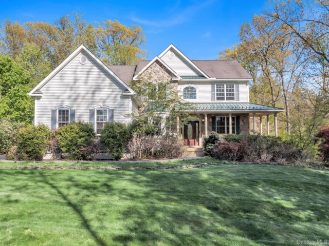 5 BR,  4.00 BTH &nbsp;Colonial style home in Cornwall