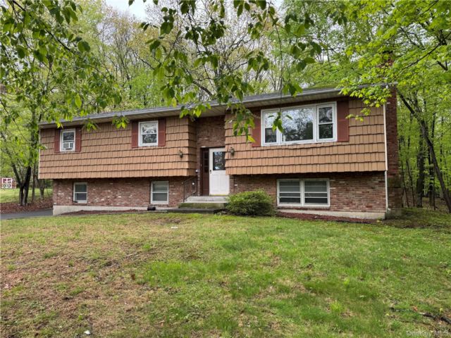  4 BR,  3.00 BTH &nbsp;Raised ranch style home in Montgomery