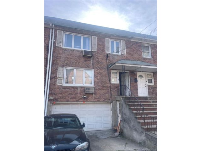  4 BR,  2.00 BTH &nbsp;Colonial style home in Kew Gardens