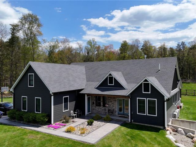  3 BR,  3.00 BTH &nbsp;Cape cod style home in Pine Bush