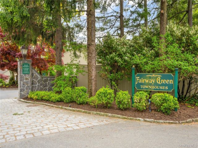  2 BR,  3.00 BTH &nbsp;Condo style home in Mamaroneck