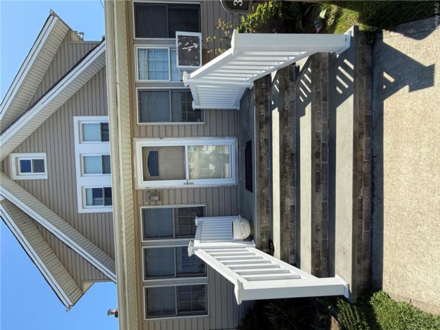  3 BR,  2.00 BTH &nbsp;Colonial style home in Valley Stream