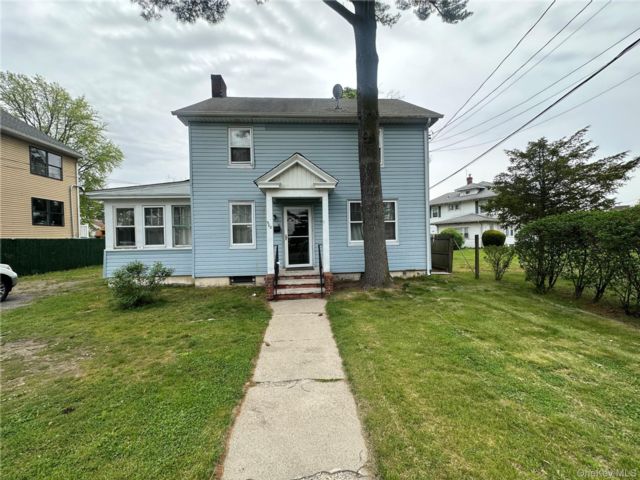  3 BR,  2.00 BTH &nbsp;Contemporary style home in Hempstead