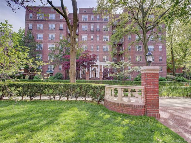  2 BR,  2.00 BTH &nbsp;Other style home in Forest Hills