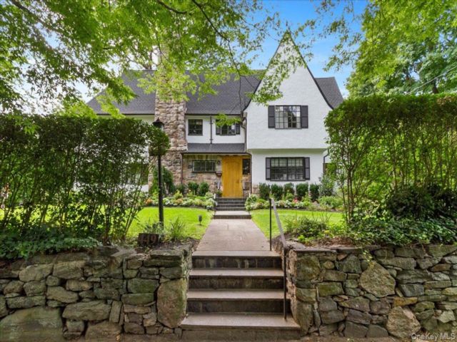  6 BR,  4.00 BTH &nbsp;Tudor style home in Pelham
