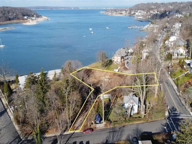 Lot <b>Size:</b> .66 &nbsp;House style home in Northport