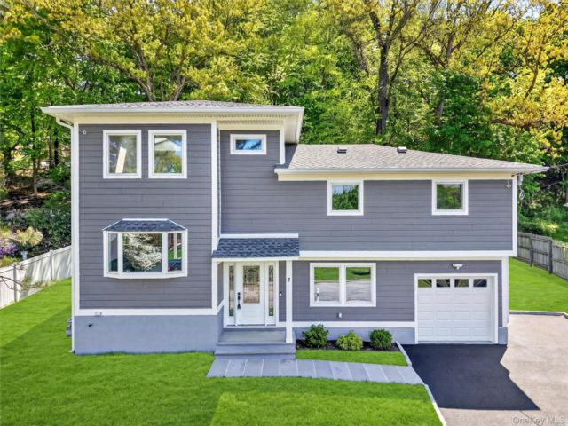  5 BR,  3.00 BTH &nbsp;Split level style home in Peekskill