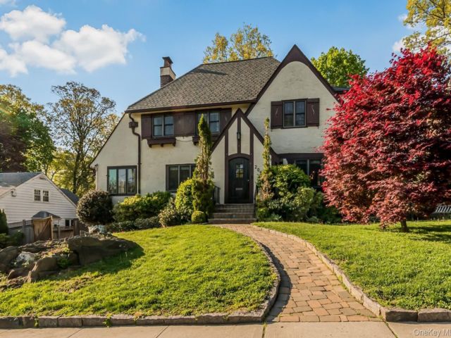  4 BR,  4.00 BTH &nbsp;Tudor style home in New Rochelle