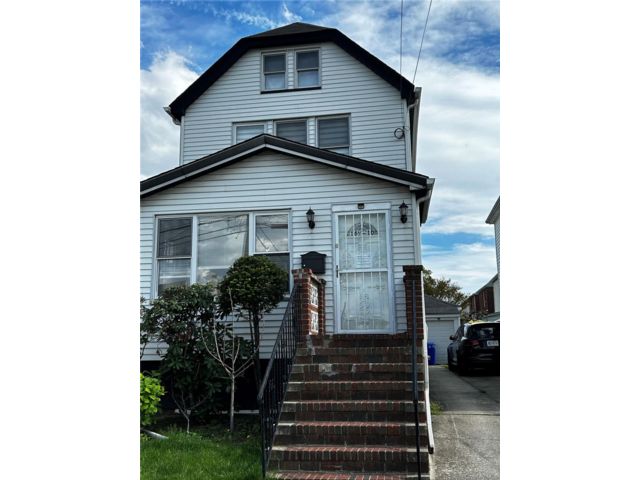  3 BR,  3.00 BTH &nbsp;A-frame style home in Fresh Meadows
