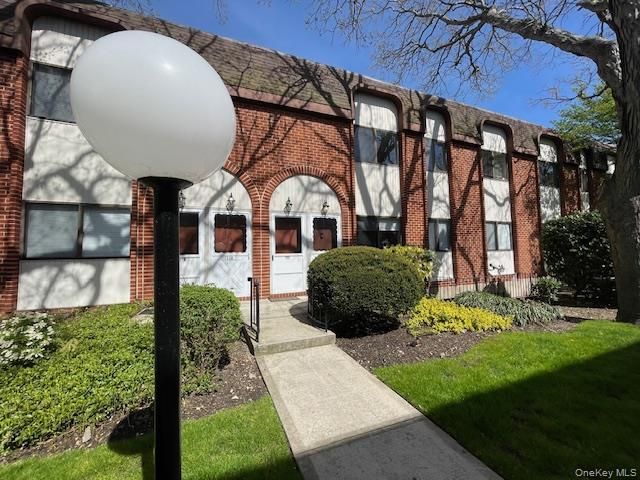  2 BR,  2.00 BTH &nbsp;House style home in Cedarhurst