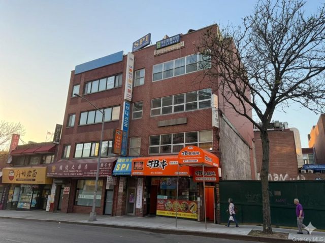 Studio,  0.00 BTH &nbsp;Commercial style home in Flushing