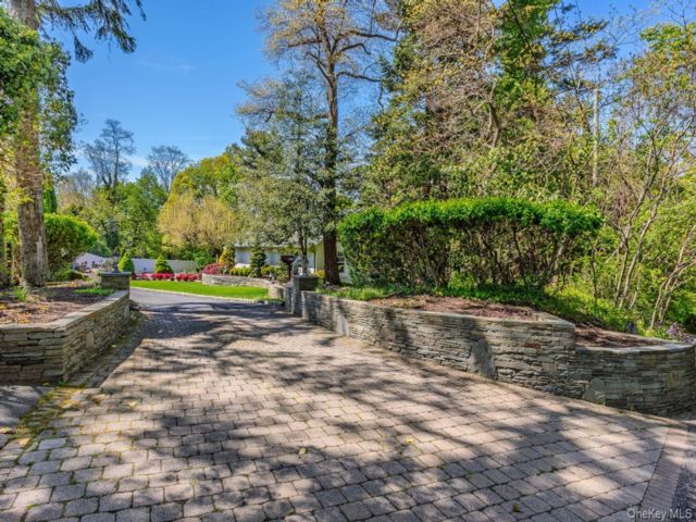  3 BR,  2.00 BTH &nbsp;Cape cod style home in Port Jefferson