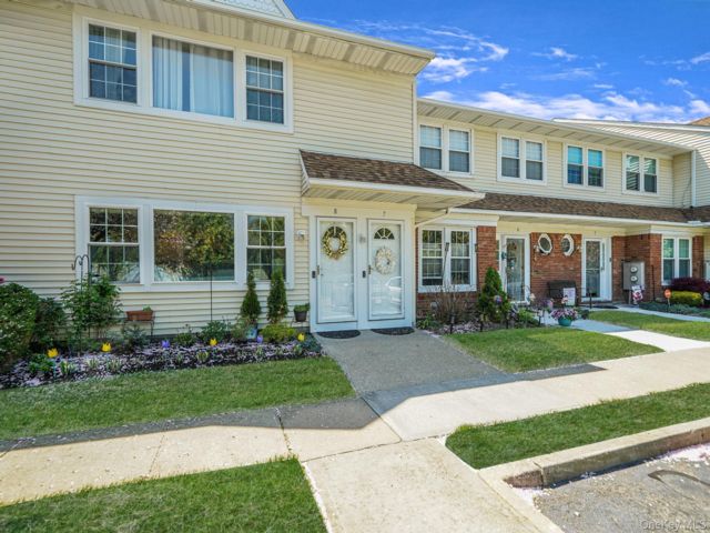  2 BR,  1.00 BTH &nbsp;Other style home in Holtsville