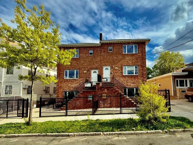  9 BR,  7.00 BTH &nbsp;House style home in Cornell