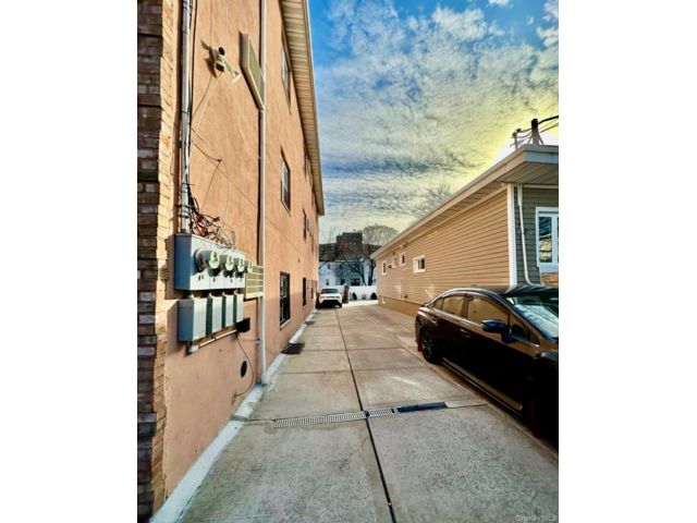 [PHOTO]