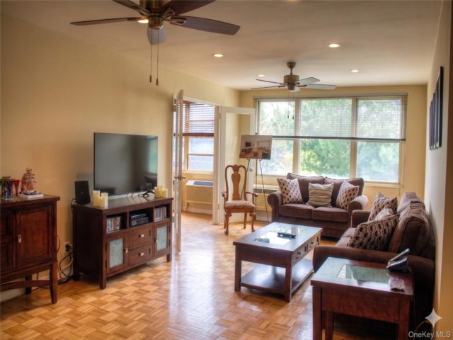 [White Plains Real Estate, listing number 7284433]