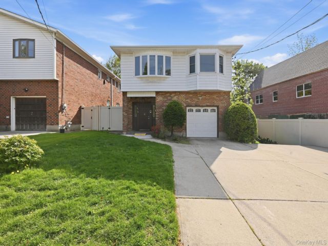  4 BR,  3.00 BTH &nbsp;Contemporary style home in Little Neck