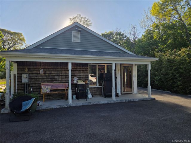  2 BR,  1.00 BTH &nbsp;Ranch style home in Port Jefferson Station