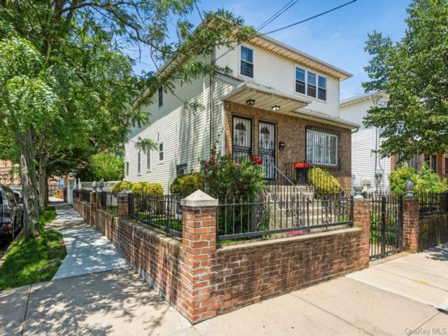  3 BR,  2.00 BTH &nbsp;House style home in Springfield Gardens