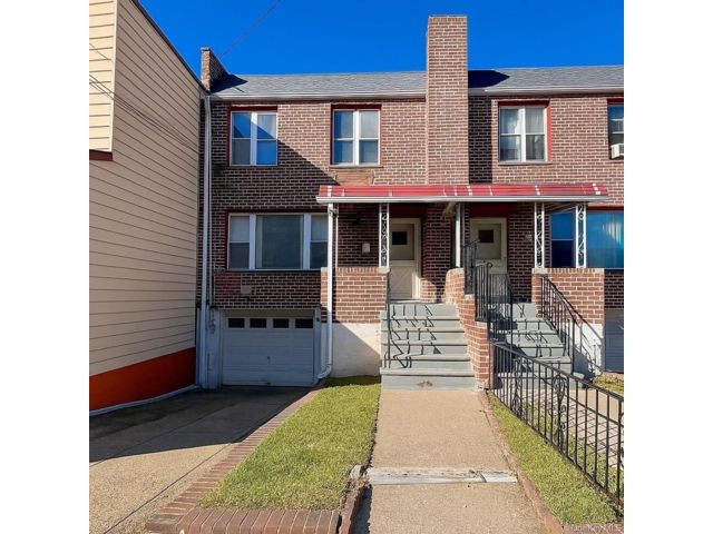  4 BR,  2.00 BTH &nbsp;House style home in Cypress Hills