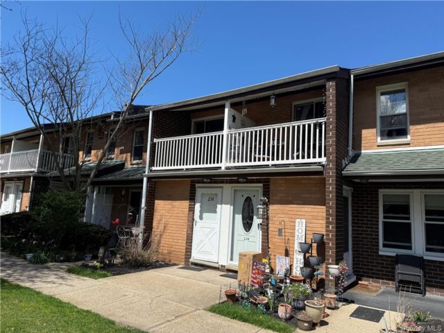 [Middle Island Real Estate, listing number 7284553]