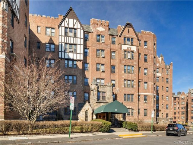 [White Plains Real Estate, listing number 7284558]