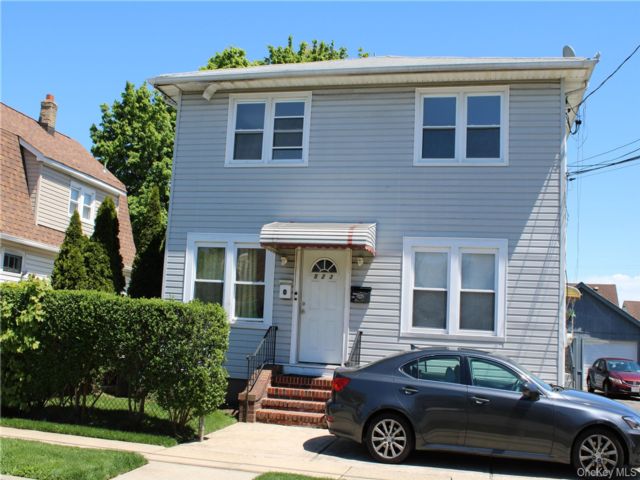  3 BR,  1.00 BTH &nbsp;Hi ranch style home in Uniondale