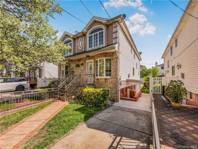  3 BR,  3.00 BTH &nbsp;Colonial style home in Mill Basin