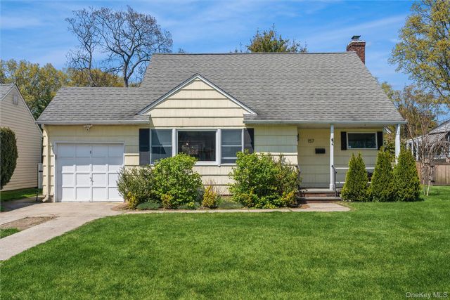  4 BR,  2.00 BTH &nbsp;Cape cod style home in Garden City
