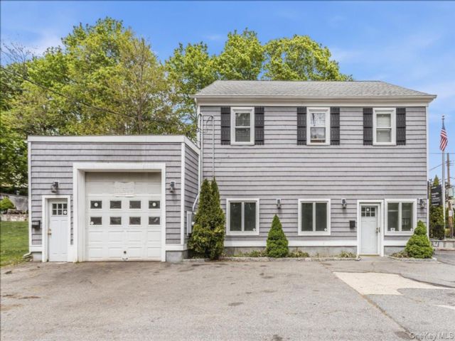 Studio,  0.00 BTH &nbsp;Commercial style home in Locust Valley