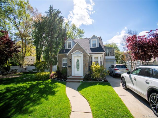  4 BR,  3.00 BTH &nbsp;Cape cod style home in Baldwin