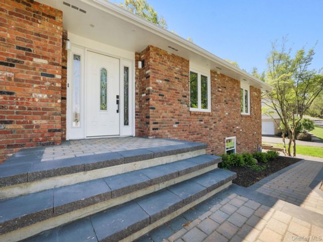 4 BR,  3.00 BTH &nbsp;Ranch style home in Valley Cottage