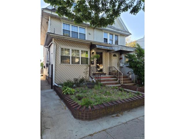  5 BR,  2.00 BTH &nbsp;House style home in Ozone Park