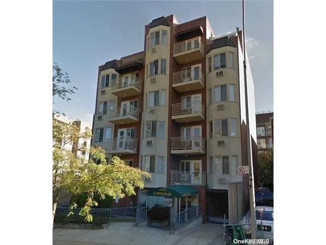  2 BR,  1.00 BTH &nbsp;Other style home in Flushing